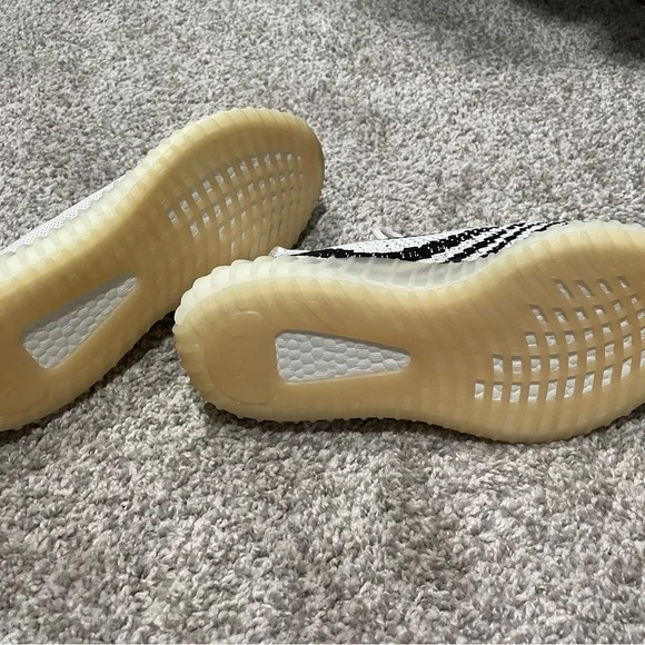 Yeezy Boost 350 (NWOB)